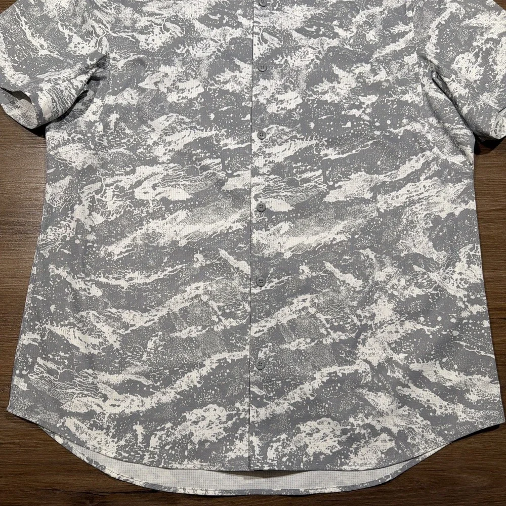 Lululemon Men's XL Airing Easy Button Short Sleeve Shirt Breakwater White Gray